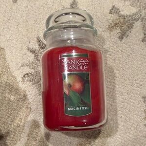 Yankee Candle Macintosh Red Jar